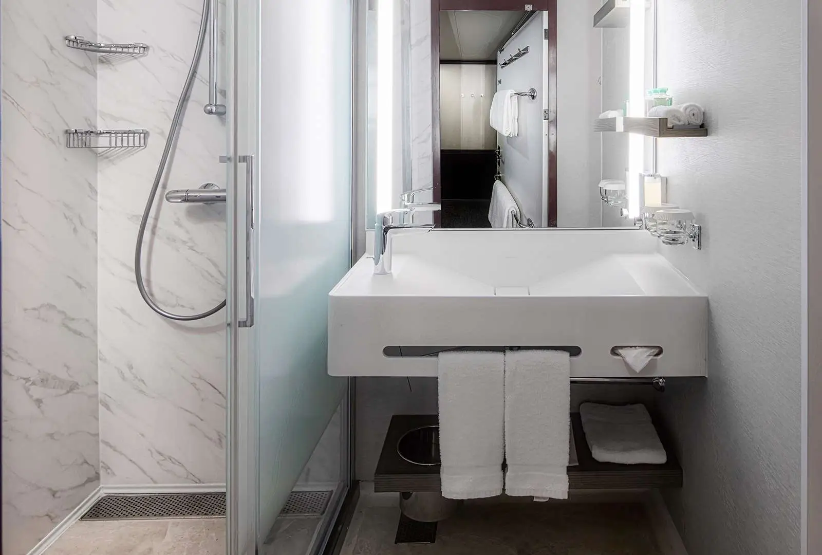 TCC_Jewel_Cruises_Cabins-&-Rates_Haven_Penthouse_Suite_02_1600x1080